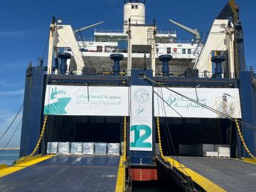 سفينة مساعدات إماراتية تصل مصر دعما لأهالي غزة