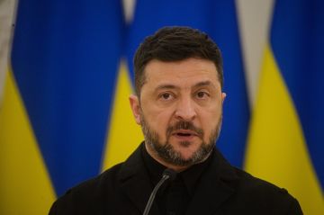 زيلينسكي يكشف عن موعد توجه فريق التفاوض إلى الإمارات زيلينسكي يكشف عن موعد توجه فريق التفاوض إلى الإمارات