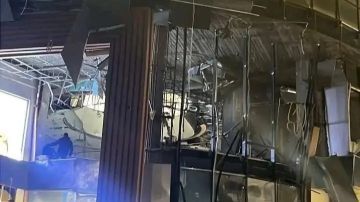 3 وفيات جراء انفجار أسطوانة هيليوم بمركز تجاري في مصر 3 وفيات جراء انفجار أسطوانة هيليوم بمركز تجاري في مصر