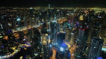 انفجار قوي يهز دبي وإصابة برج مارينا 23 انفجار قوي يهز دبي وإصابة برج مارينا 23