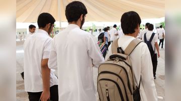 التعليم عن بعد أسبوعين للمدارس والجامعات.. ومرونة عمل للآباء والأمهات الموظفين في الحكومة الاتحادية