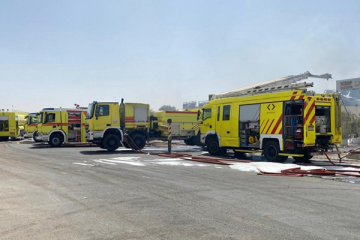 شرطة أبوظبي تتعامل مع حريق في موقع إنشاءات بمنطقة المشرف