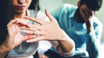 تحذير برلماني من 5 مصادر دخيلة تهدد استدامة البناء الأسري في مجتمع الإمارات تحذير برلماني من 5 مصادر دخيلة تهدد استدامة البناء الأسري في مجتمع الإمارات