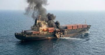هيئة البحرية البريطانية: تعرض ناقلة نفط لانفجار قرب الإمارات والعثور على حطام مقذوف مجهول على سطحها هيئة البحرية البريطانية: تعرض ناقلة نفط لانفجار قرب الإمارات والعثور على حطام مقذوف مجهول على سطحها