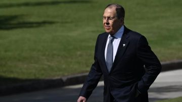 لافروف يؤكد لنظيره الإماراتي رفض العدوان الأمريكي الإسرائيلي على إيران