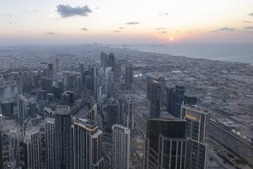 إصابة مبنى في الحي المالي بدبي بأضرار عقب هجوم إصابة مبنى في الحي المالي بدبي بأضرار عقب هجوم