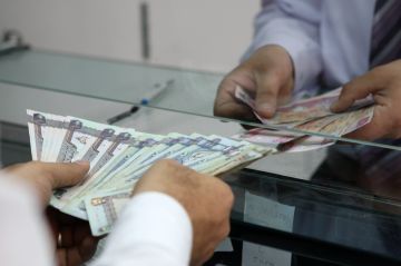 بنوك تعفي المتعاملين من رسوم تأجيل الأقساط والتحويلات المالية بنوك تعفي المتعاملين من رسوم تأجيل الأقساط والتحويلات المالية