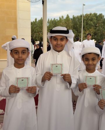 فرجان دبي توزع 300 عيدية على الأطفال في الأحياء السكنية احتفالا بعيد الفطر السعيد