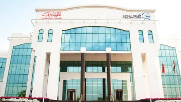 وفاة قائد دراجة آسيوي بسبب وقوف غير مبرر لسائق وسط الطريق