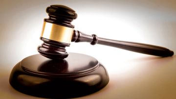 محاكمة 4 متهمين احتالوا على شخص للتنازل عن قضية