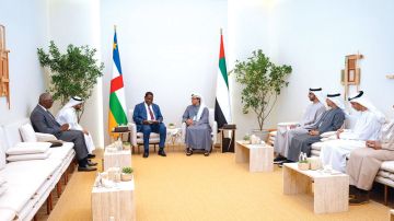 منصور بن زايد ورئيس إفريقيا الوسطى يبحثان علاقات التعاون