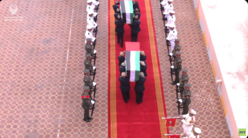 الدفاع الإماراتية تشيع طيارين في جنازة عسكرية بأبوظبي