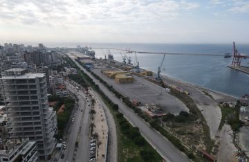 سفينة تجارية تبلغ عن سماع دوي انفجار قرب مرسى الشارقة بالإمارات سفينة تجارية تبلغ عن سماع دوي انفجار قرب مرسى الشارقة بالإمارات