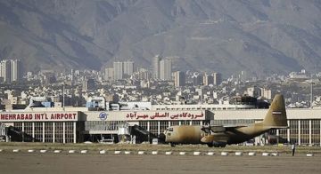 الجيش الإسرائيلي: دمرنا طائرة كان يستخدمها علي خامنئي في مطار مهر آباد