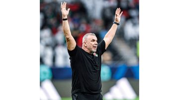 3 أهداف فنية لكوزمين من معسكر المنتخب في أبوظبي