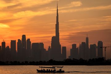 دبي: لا تسريب نفطي جراء استهداف ناقلة كويتية قرب الإمارة