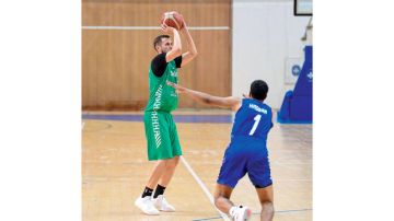  ثلاثيات عموري تمنح شباب الأهلي صدارة بلاي أوف السلة