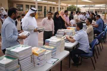 إدارات مدرسية تبدأ بتوزيع كتب الفصل الدراسي الثالث غدا الأربعاء