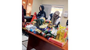 طلاب يتطوعون لتجهيز وجبات الإفطار وتوزيعها على الصائمين
