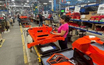 تباطؤ النشاط التجاري الأمريكي إلى أدنى مستوياته في 11 شهرا