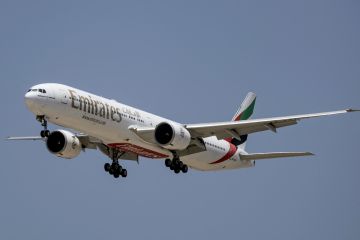 في ظل التوترات الإقليمية.. طيران الإمارات تعلن تعليقا مؤقتا لجميع العمليات من وإلى دبي في ظل التوترات الإقليمية.. طيران الإمارات تعلن تعليقا مؤقتا لجميع العمليات من وإلى دبي