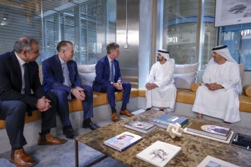 حمدان بن محمد يلتقي رئيس مجلس الإدارة والرئيس التنفيذي لمجموعة أكور العالمية حمدان بن محمد يلتقي رئيس مجلس الإدارة والرئيس التنفيذي لمجموعة أكور العالمية