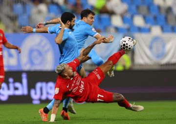 شباب الأهلي يستعيد صدارة الدوري.. ويدفع النواخذة نحو دوامة الهبوط