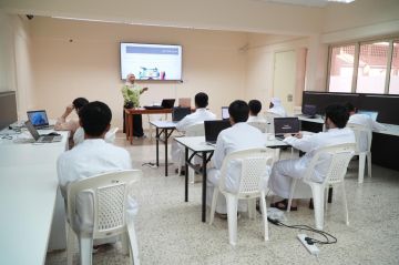 الشارقة للتعليم الخاص تمنح مدارسها صلاحية تحديد آلية اختبارات نهاية الفصل الثاني خلال التعلم عن بعد