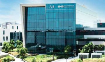 الإمارات تطلق خدمة تجديد الإقامة من المنزل للمقيمين