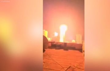 شاهد.. لحظة قصف الحرس الثوري مصرف سيتي بنك الأمريكي في دبي شاهد.. لحظة قصف الحرس الثوري مصرف سيتي بنك الأمريكي في دبي