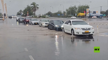 أمطار غزيرة وعواصف رعدية تجتاح الإمارات وسلطنة عمان أمطار غزيرة وعواصف رعدية تجتاح الإمارات وسلطنة عمان
