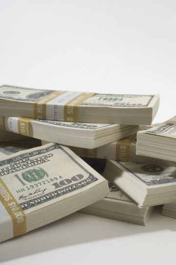 بلومبرغ: الإمارات تتمسك بالتعهد باستثمار 1.4 تريليون دولار في الولايات المتحدة