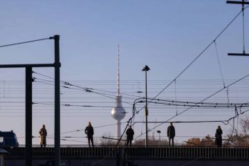 أسعار الكهرباء بألمانيا تهوي لمستويات قياسية مع طفرة الطاقة المتجددة أسعار الكهرباء بألمانيا تهوي لمستويات قياسية مع طفرة الطاقة المتجددة