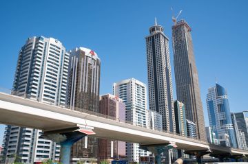 سقوط شظايا على مبنى شركة أوراكل في دبي