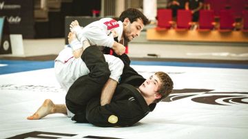 رابطة أبوظبي لمحترفي الجوجيتسو تنظم 4 بطولات دولية في 4 قارات