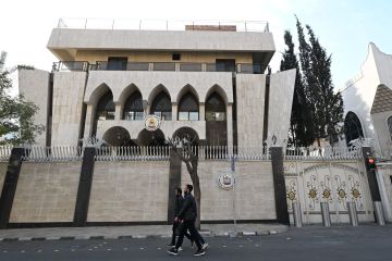 هكذا علقت السعودية ومصر والأردن على محاولة تخريب سفارة الإمارات بدمشق هكذا علقت السعودية ومصر والأردن على محاولة تخريب سفارة الإمارات بدمشق