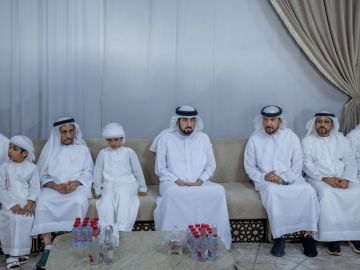 أحمد بن محمد يقدم واجب العزاء في وفاة حاضر جمعه المهيري أحمد بن محمد يقدم واجب العزاء في وفاة حاضر جمعه المهيري