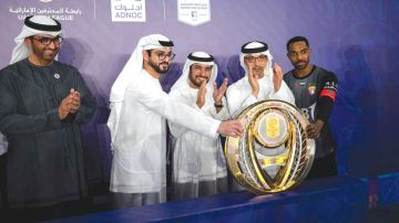هزاع بن زايد يتوج العين بطلا لدوري المحترفين