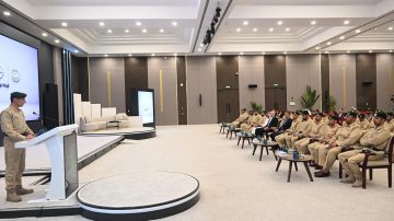 سائق توصيل تجاوز الإشارة الحمراء تحت ضغط عميل.. فانتهى مصطدما بعمود سائق توصيل تجاوز الإشارة الحمراء تحت ضغط عميل.. فانتهى مصطدما بعمود