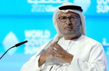 قرقاش يعلق على اتصال بن زايد وعراقجي: موقف الإمارات يتسم بالوضوح والشفافية التامة