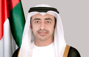 عبدالله بن زايد يؤكد تضامن الإمارات مع البحرين ويشيد بجهودها الأمنية بعد ضبط 15 شخصا في قضية عملاء إيران عبدالله بن زايد يؤكد تضامن الإمارات مع البحرين ويشيد بجهودها الأمنية بعد ضبط 15 شخصا في قضية عملاء إيران