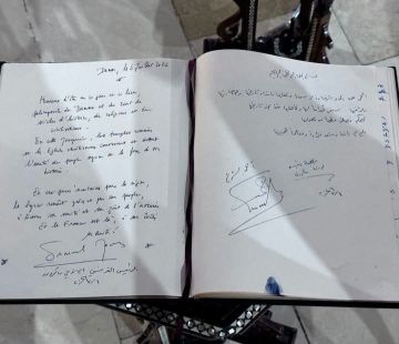 ماكرون يدون رسالة في المسجد الأموي بدمشق.. ماذا كتب فيها؟ ماكرون يدون رسالة في المسجد الأموي بدمشق.. ماذا كتب فيها؟