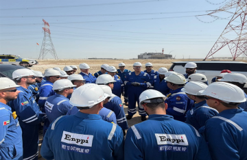 وزير مصري يعاقب عاملين في الإمارات وزير مصري يعاقب عاملين في الإمارات