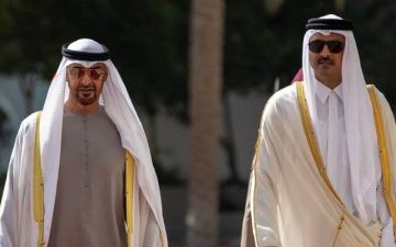 رئيس الإمارات يقدم واجب العزاء لأمير قطر في وفاة الأمير الوالد رئيس الإمارات يقدم واجب العزاء لأمير قطر في وفاة الأمير الوالد