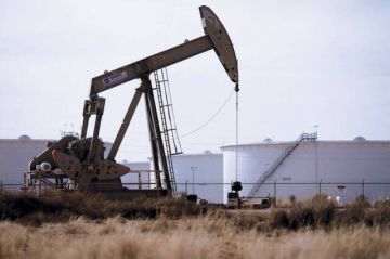 النفط يسجل أعلى مستوى بثلاثة أسابيع قرب 94 دولار للبرميل النفط يسجل أعلى مستوى بثلاثة أسابيع قرب 94 دولار للبرميل