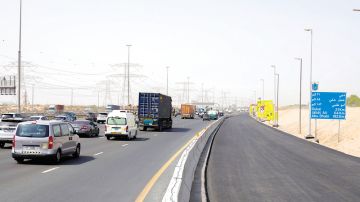 طرق دبي تفتتح مسارين على شارع الإمارات بطول 5 كيلومترات طرق دبي تفتتح مسارين على شارع الإمارات بطول 5 كيلومترات