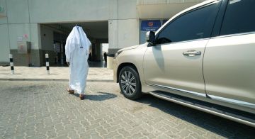 شرطة أبوظبي تحذر السائقين من ترك المركبة في حالة تشغيل شرطة أبوظبي تحذر السائقين من ترك المركبة في حالة تشغيل