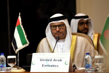 قرقاش يرد على شائعات إلغاء إقامات العمالة و تقديم تسهيلات مالية لإيران .. هذا ما قاله قرقاش يرد على شائعات إلغاء إقامات العمالة و تقديم تسهيلات مالية لإيران .. هذا ما قاله