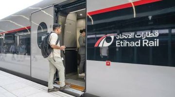 الإمارات تدشن أولى رحلات الركاب التجارية لـ قطارات الاتحاد بين أبوظبي ودبي الإمارات تدشن أولى رحلات الركاب التجارية لـ قطارات الاتحاد بين أبوظبي ودبي