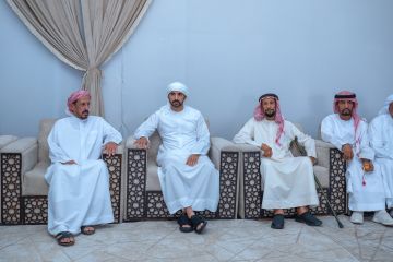 حمدان بن محمد يقدم واجب العزاء في وفاة سهيل مبارك الكتبي